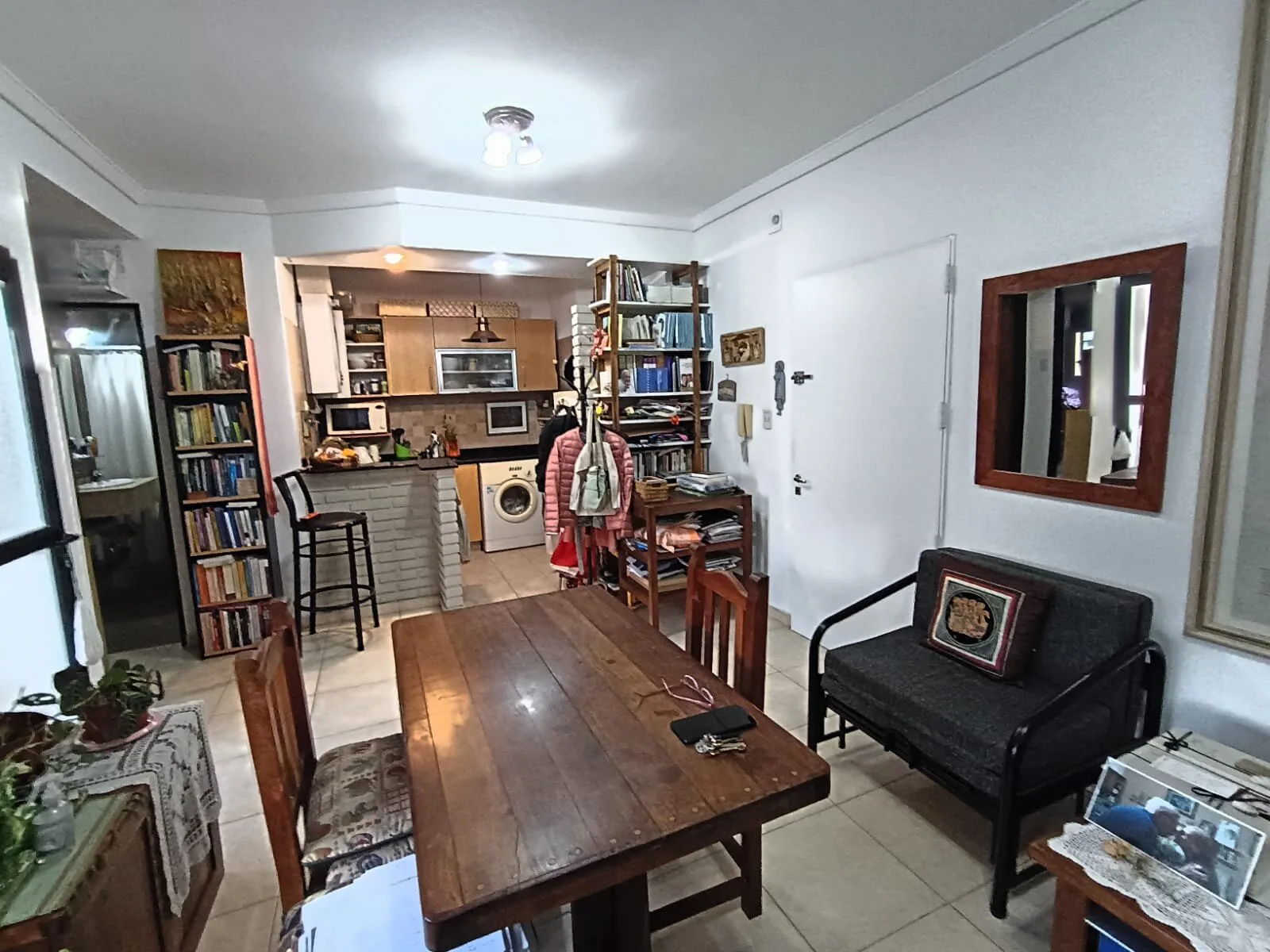 DEPARTAMENTO DE DOS AMBIENTES AL FRENTE CON BALCÓN, Unanue 6000 - Villa Lugano foto 2