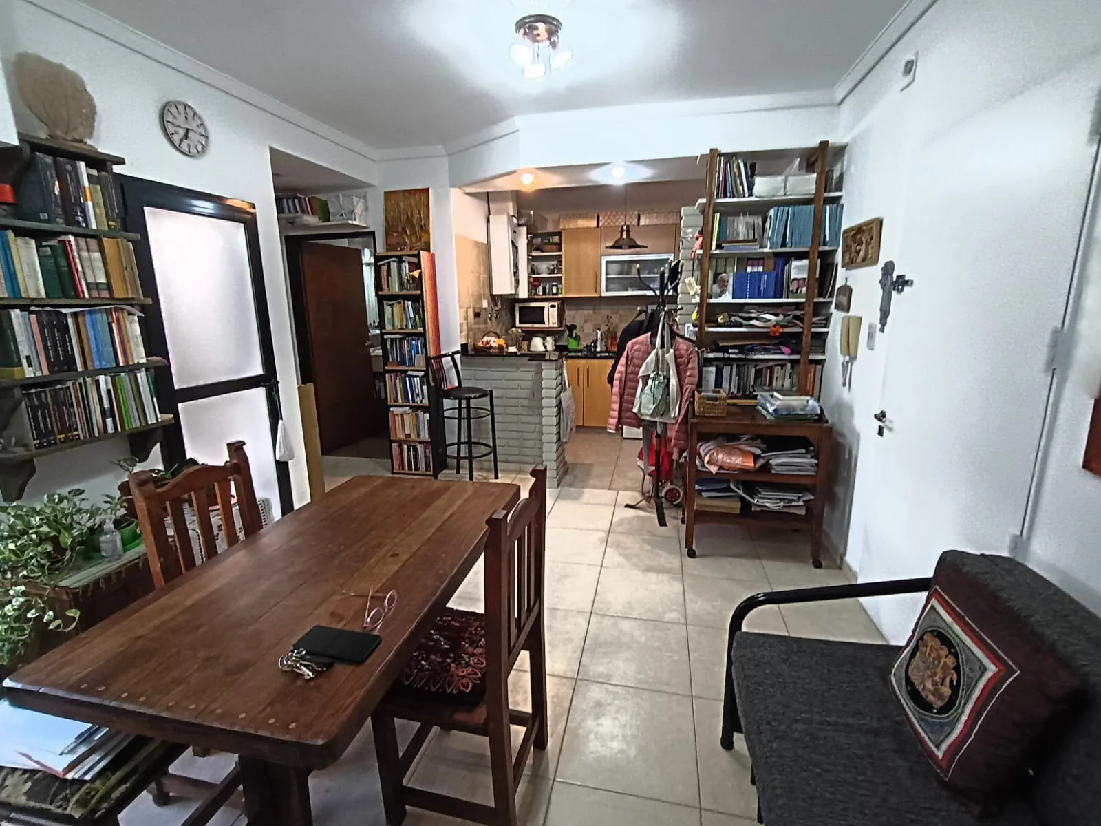 DEPARTAMENTO DE DOS AMBIENTES AL FRENTE CON BALCÓN, Unanue 6000 - Villa Lugano foto 3