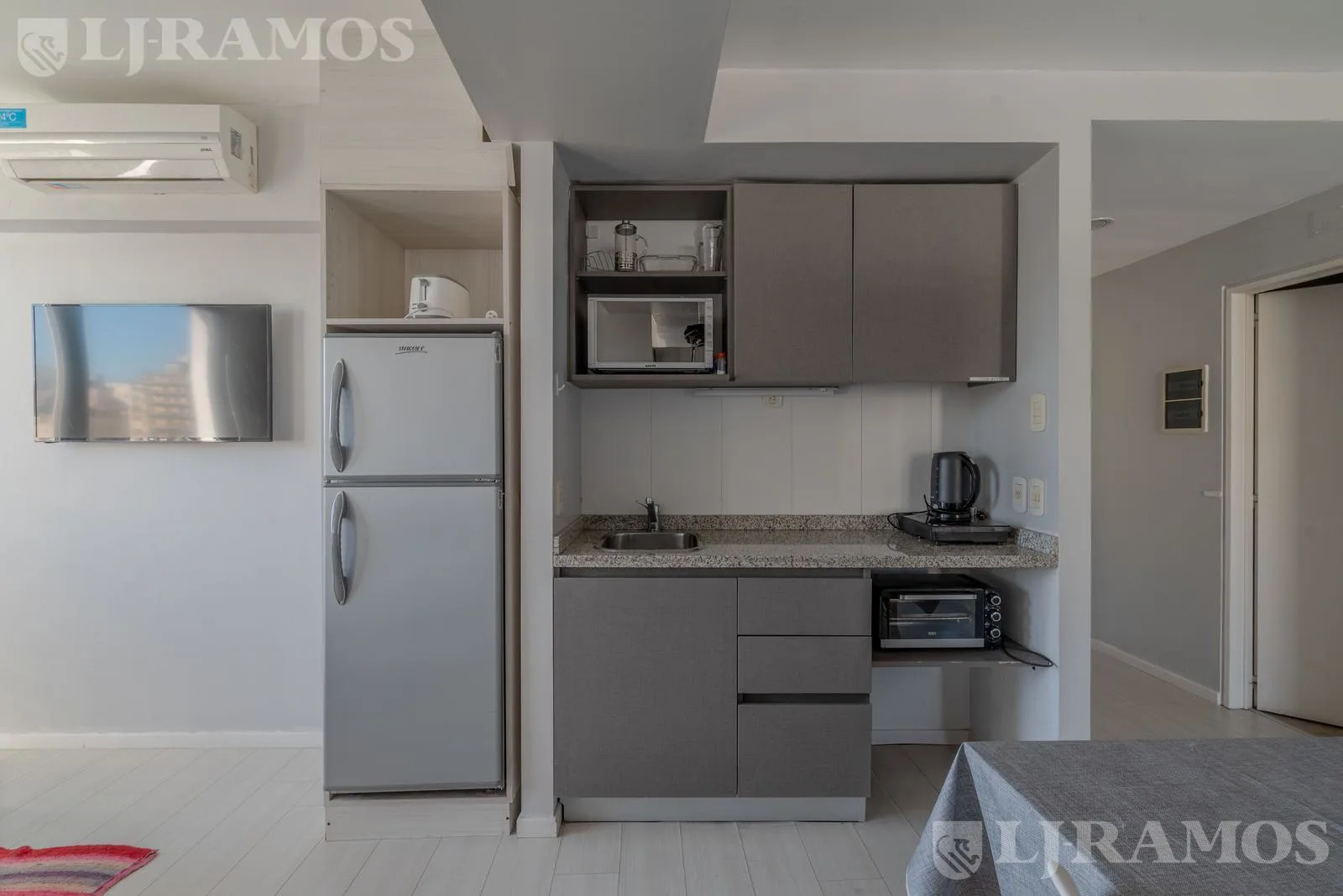 MONOAMBIENTE APTO PROFESIONAL O VIVIENDA CON COCHERA Y AMENITIES EN RECOLETA foto 3