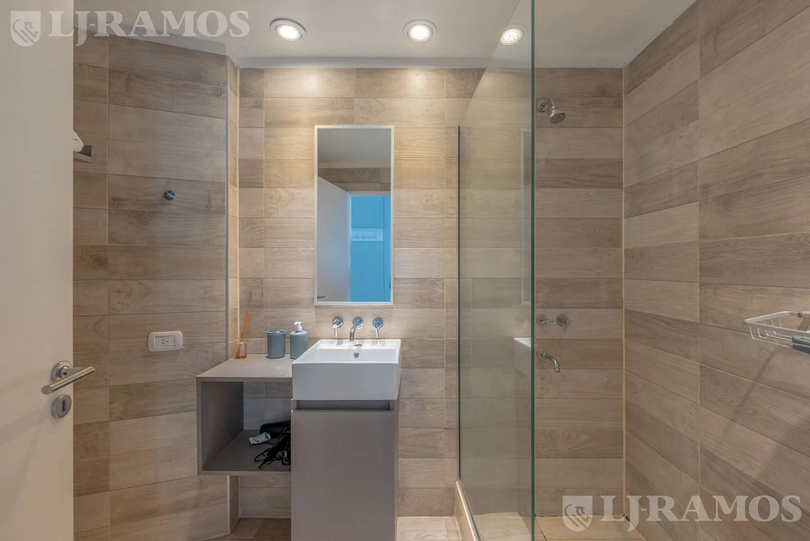 MONOAMBIENTE APTO PROFESIONAL O VIVIENDA CON COCHERA Y AMENITIES EN RECOLETA foto 5