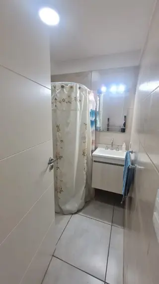 VENTA EXCELENTE DEPARTAMENTO 2 AMBIENTES AL FRENTE EN VILLA LUZURIAGA. APTA CREDITO BANCARIO foto 2