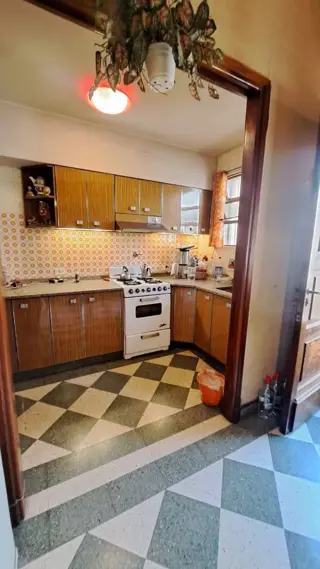 VENDE HERMOSA CASA, LOTE PORPIO EN VILLA GRAL MITRE foto 2
