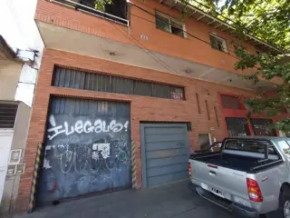 AMPLIO DEPARTAMENTO DE 3 AMBIENTES CON LIVING Y ENTREPISO, COCINA CON LAVADERO INTEGRADO, BALCÓN AL FRENTE Y PATIO BALCÓN EN CONTRAFRENTE. foto 3