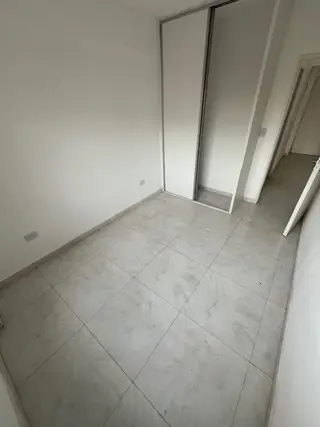 DEPARTAMENTO 2 AMBIENTES CON BALCON y COCHERA CUBIERTA- SAENZ PEÑA foto 4