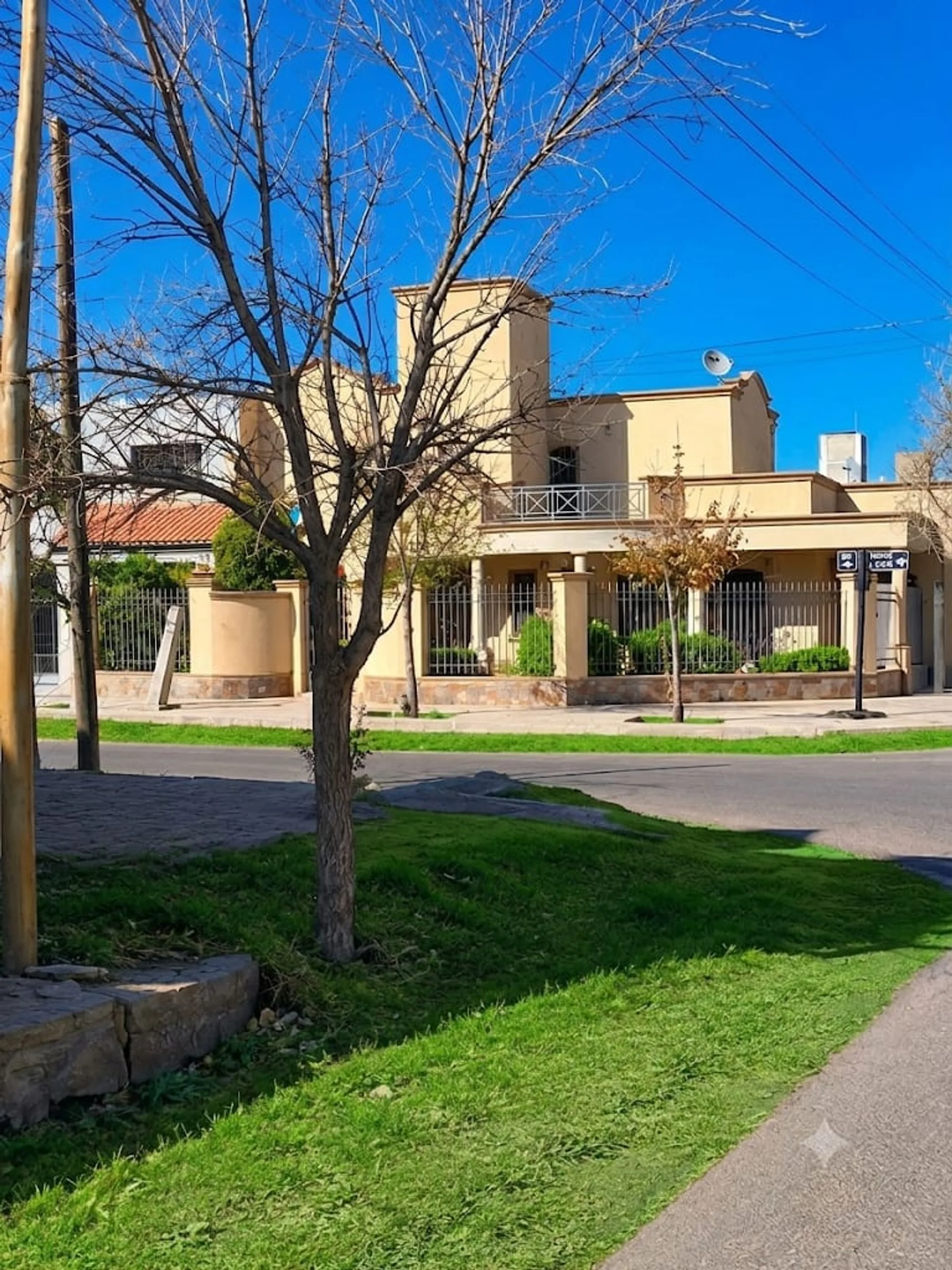 Casa amoblada de categoria, Bº Profesionales