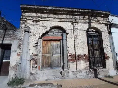Casa a reciclar | Morón centro a 3 cuadras estacíon | Excelente ubicación estatregica foto 2