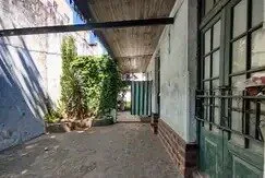 Casa a reciclar | Morón centro a 3 cuadras estacíon | Excelente ubicación estatregica foto 3