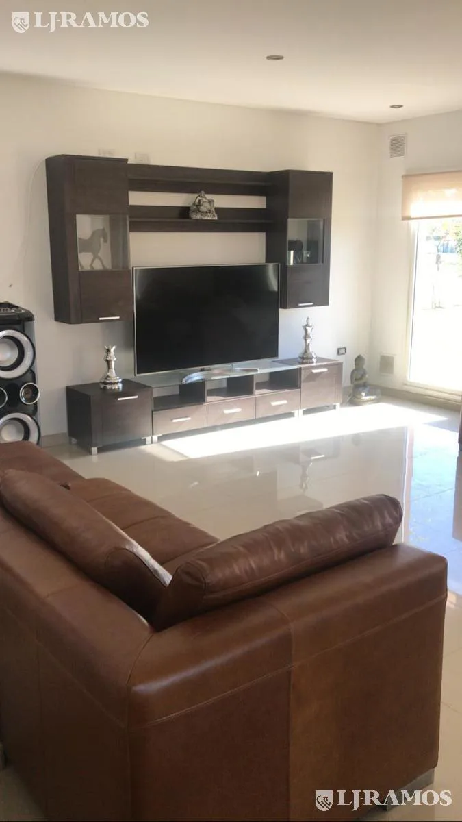 Casa en venta a laguna central Canton Norte 370.000 PG pile sauna foto 2