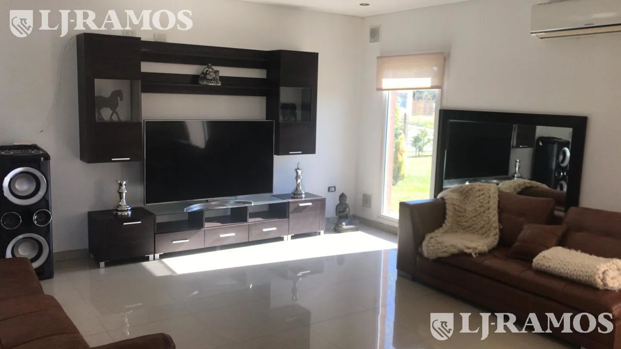 Casa en venta a laguna central Canton Norte 370.000 PG pile sauna foto 3