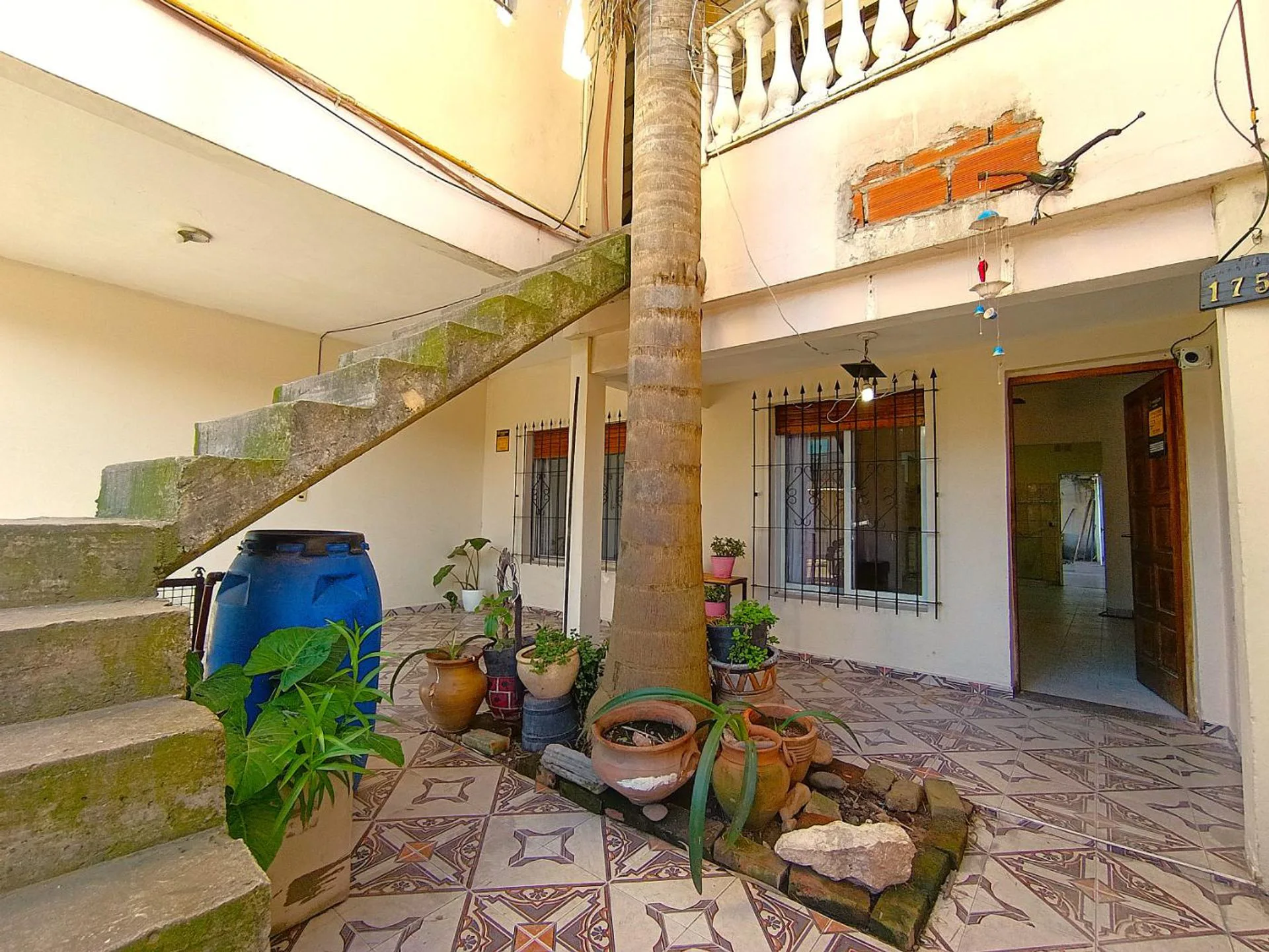 CASA MULTIFAMILIAR + LOCAL Y 3 VIVIENDAS foto 2
