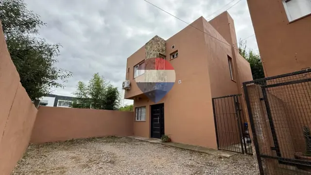 VENTA DUPLEX 3 DORMITORIOS B° LOS PERALES