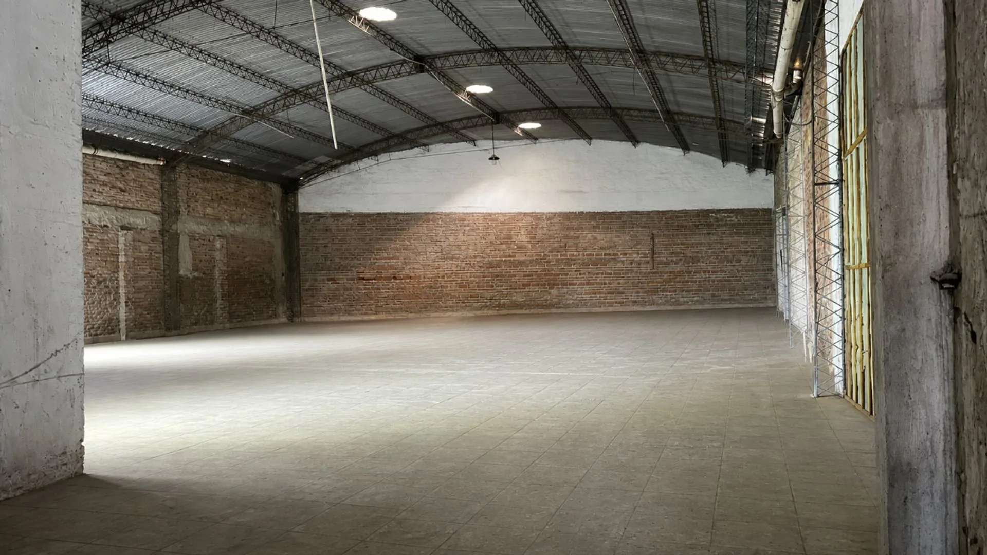 GALPON EN VENTA EN AVENIDA SOLIS (O) Y BELGRANO foto 4