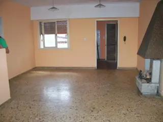 Tres departamentos y local sobre Avenida Espora. foto 1
