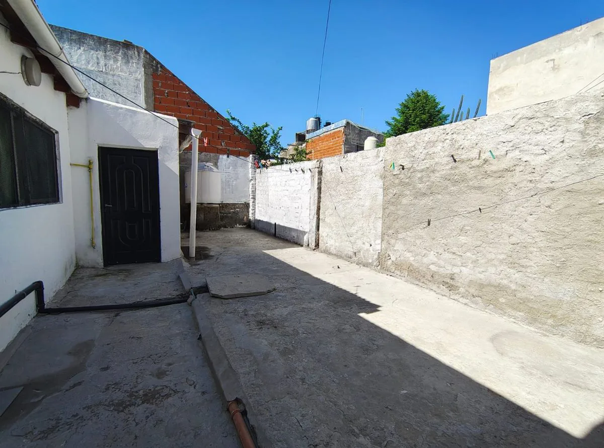 VENTA CASA 286 m2  BOCHINI 900 AVELLANEDA foto 2