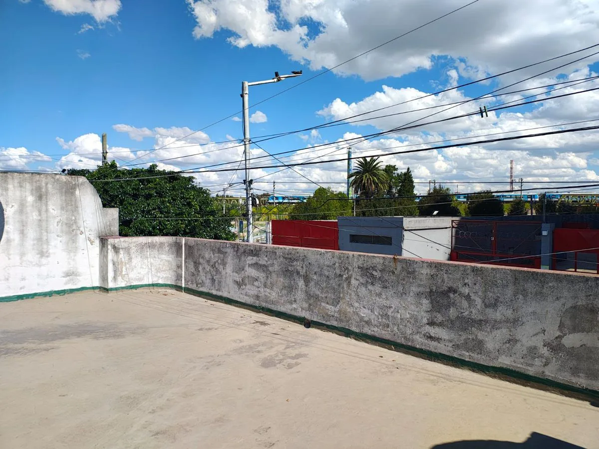 VENTA CASA 286 m2  BOCHINI 900 AVELLANEDA foto 3
