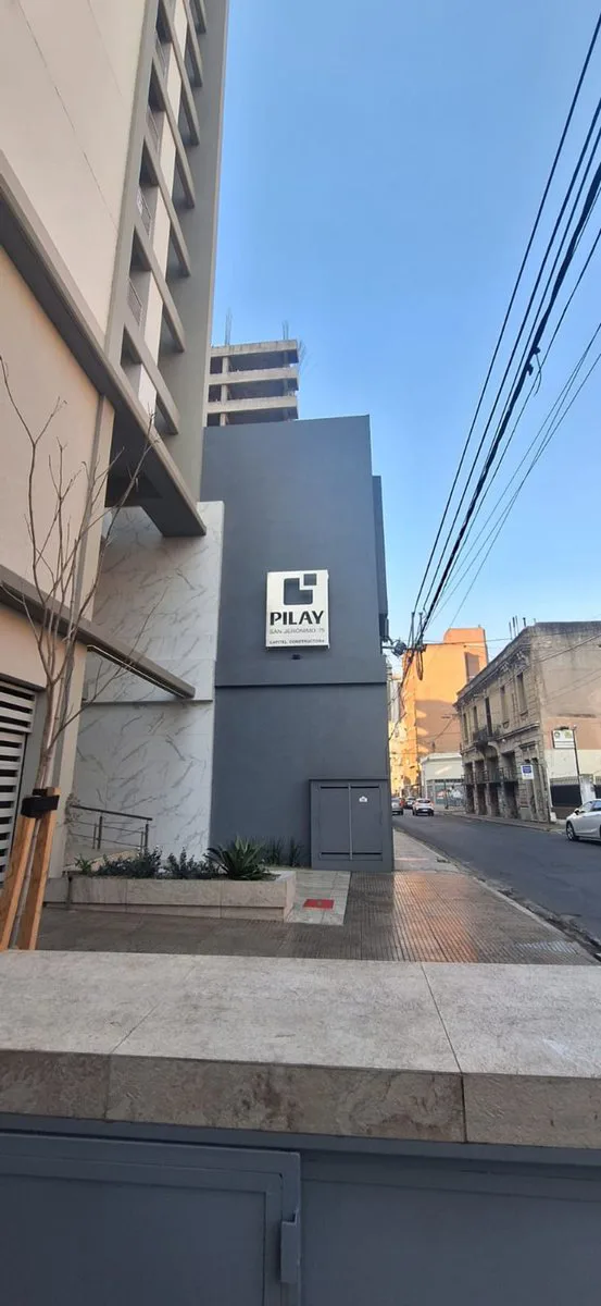 VENTA DE COCHERA EDIFICIO PILAY 75 foto 2