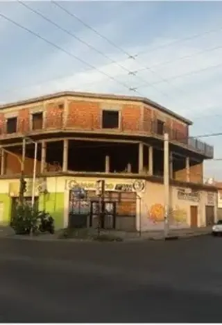 VENTA LOCAL COMERCIAL A TERMINAR VILLA LUZURIAGA foto 1