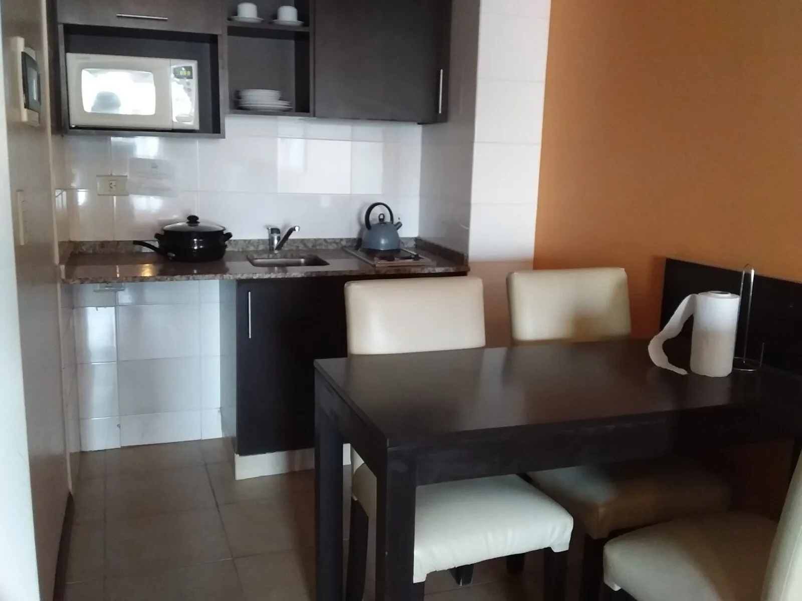 Monoambiente Amoblado equipado Edf Pileta y Solárium foto 4
