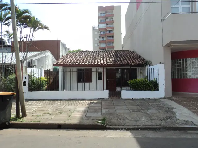 Casa en Villa Sarita en frente al Club Guarany