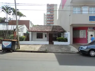 Casa en Villa Sarita en frente al Club Guarany foto 3