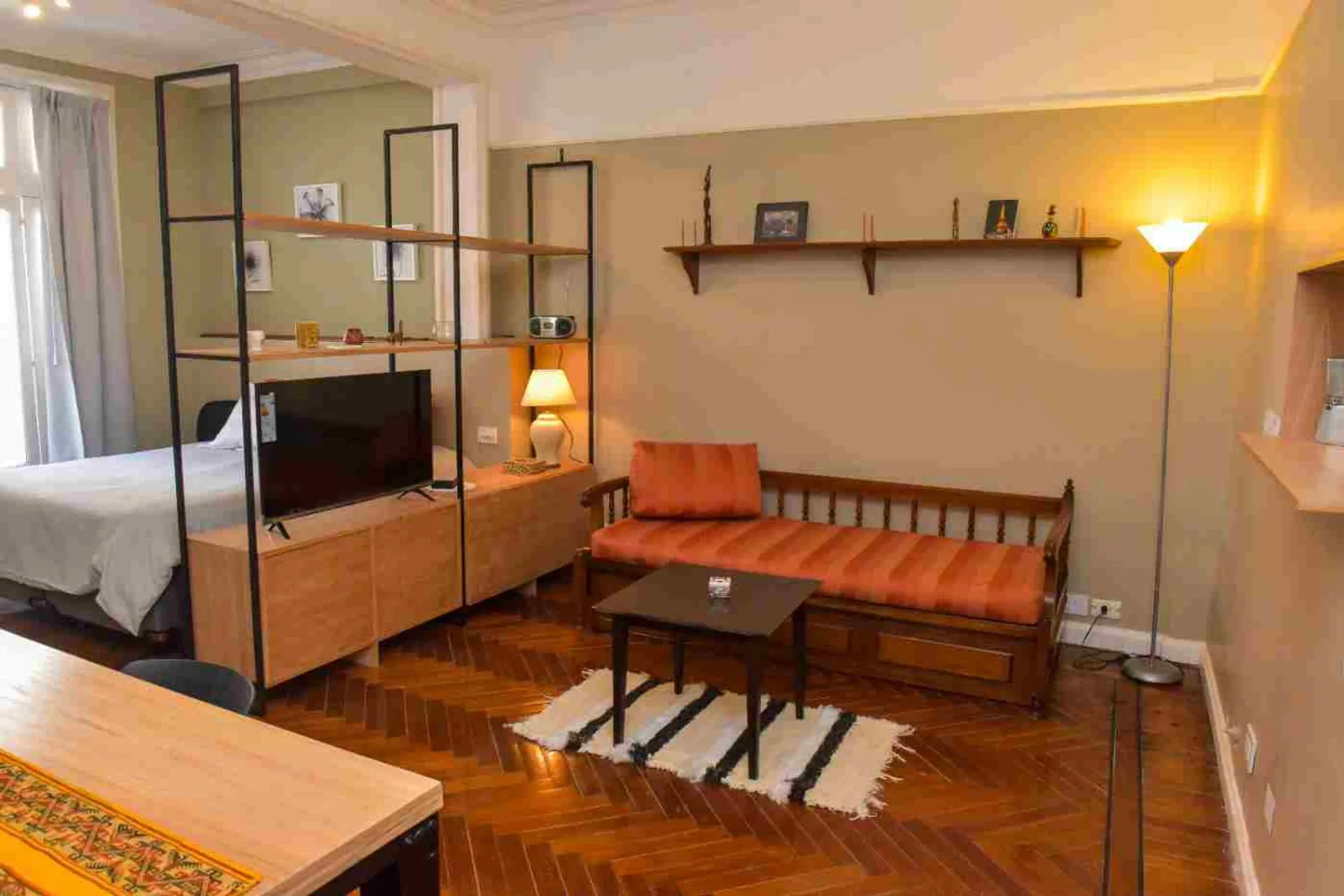 ALQUILER MONOAMBIENTE CON BALCON  EN MICROCENTRO foto 3