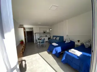 2 Excelentes departamentos monoambientes. Uno al lado del otro.  Amplios, modernos y totalmente equipados. foto 1