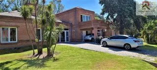 Importante propiedad en el Country San Diego en Moreno. Casa con importante parque y piscina climatizada foto 1