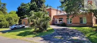 Importante propiedad en el Country San Diego en Moreno. Casa con importante parque y piscina climatizada foto 2