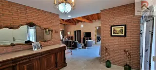 Importante propiedad en el Country San Diego en Moreno. Casa con importante parque y piscina climatizada foto 3