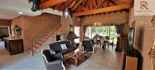 Importante propiedad en el Country San Diego en Moreno. Casa con importante parque y piscina climatizada foto 4
