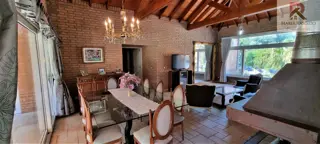 Importante propiedad en el Country San Diego en Moreno. Casa con importante parque y piscina climatizada foto 5