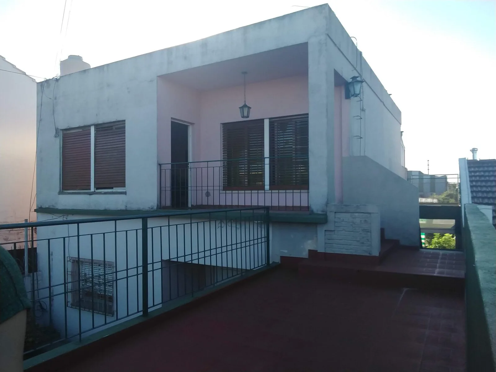 Venta PH tipo casa con garaje y patio en Morón foto 4