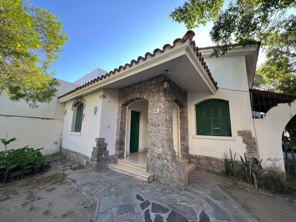 SE VENDE CASA SOBRE CALLE MAIPU 5 AMBIENTES foto 3