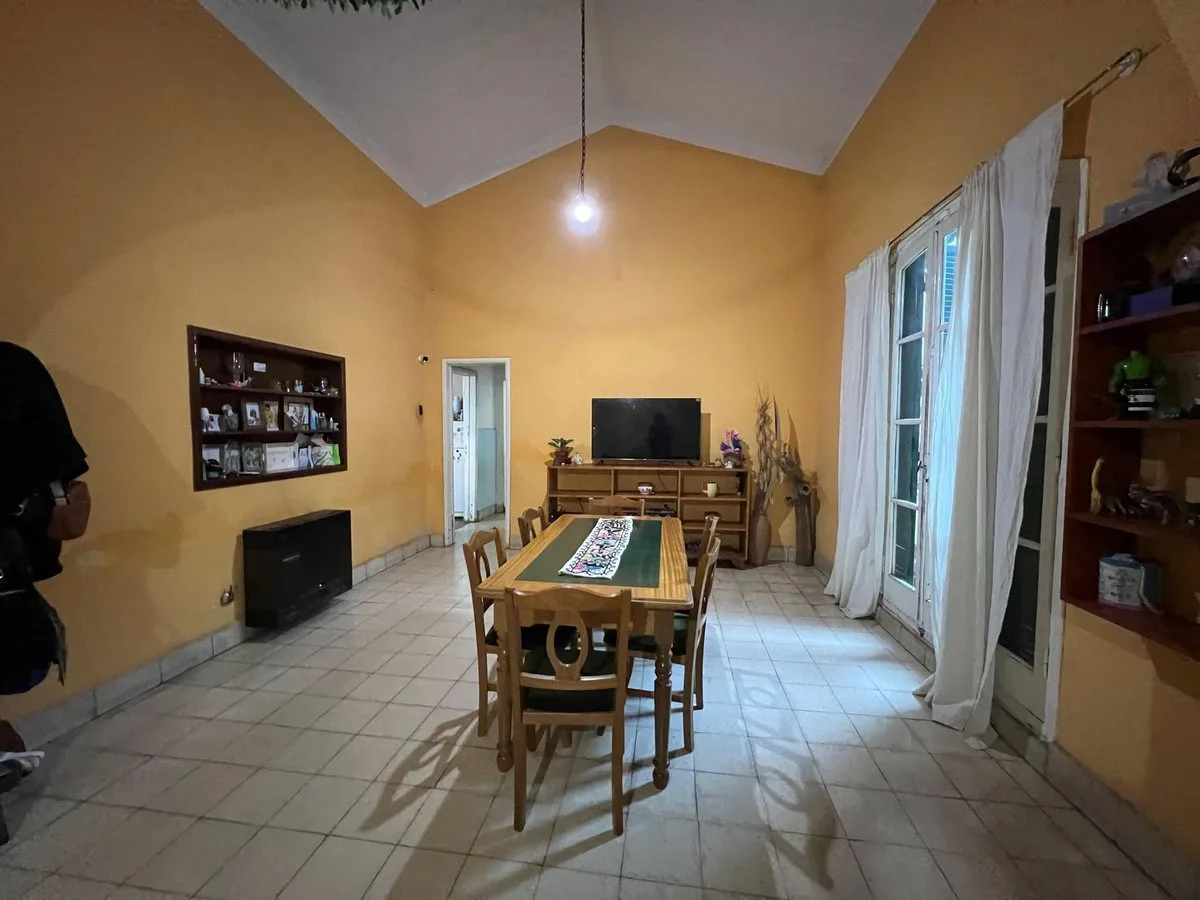 SE VENDE CASA SOBRE CALLE MAIPU 5 AMBIENTES foto 4