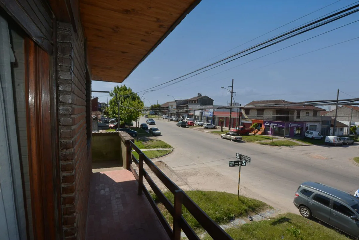 Venta casa  4 amb con local.Zona  Comercial foto 2