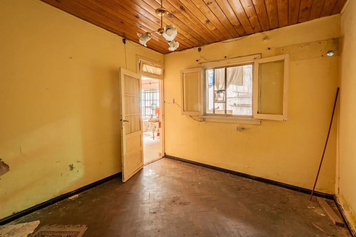 Casa en lote propio a refaccionar foto 5