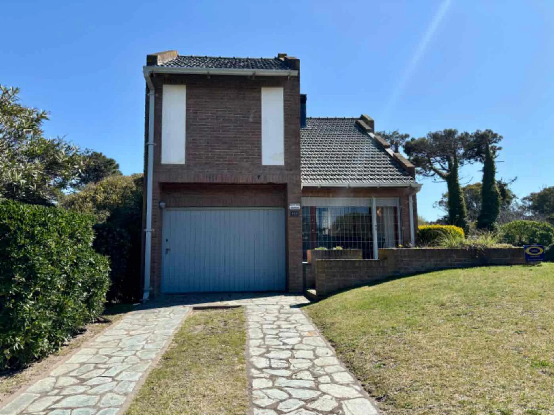 Venta casa en Pinamar a metros del mar 8 ambientes foto 2