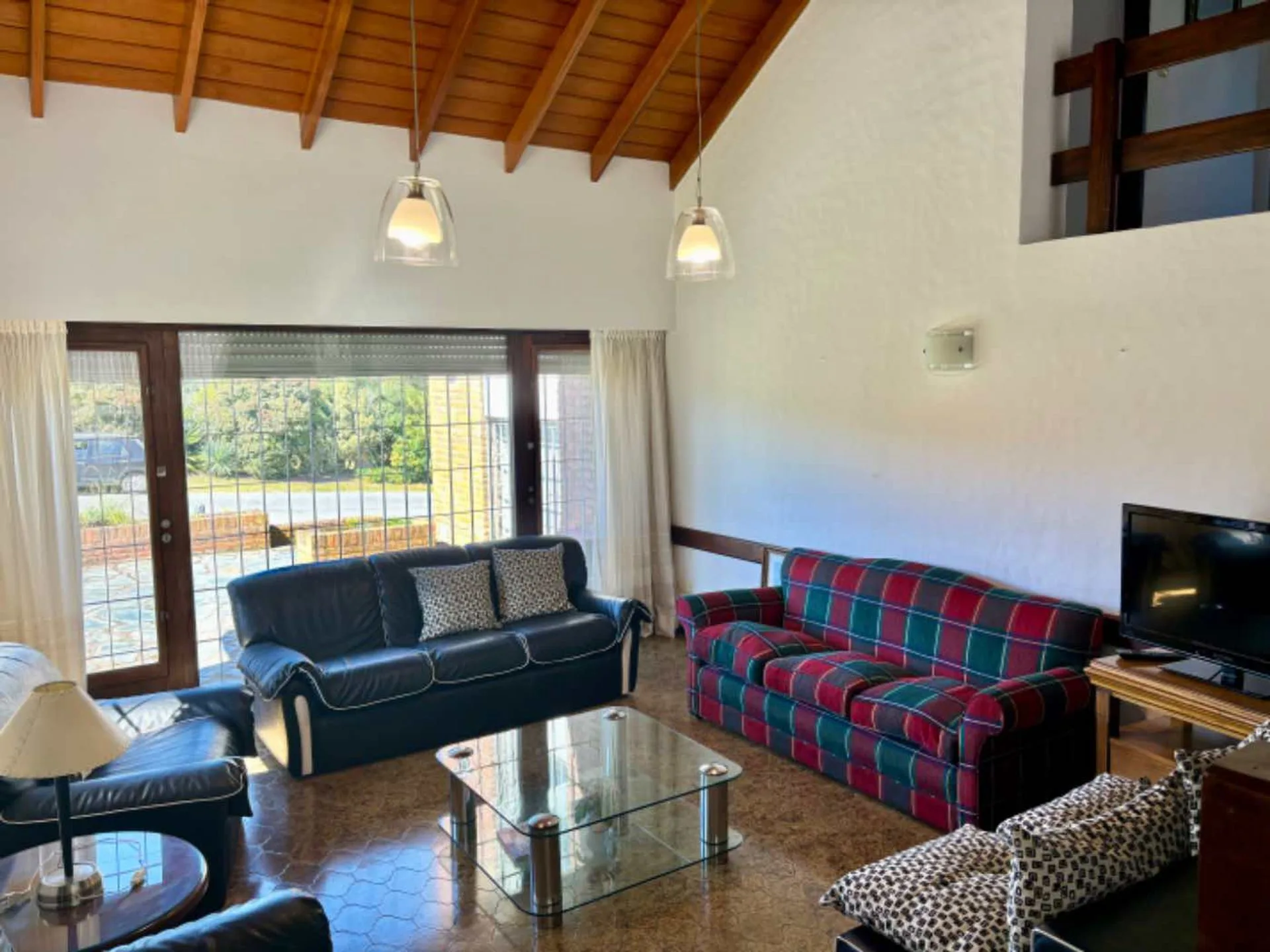 Venta casa en Pinamar a metros del mar 8 ambientes foto 4