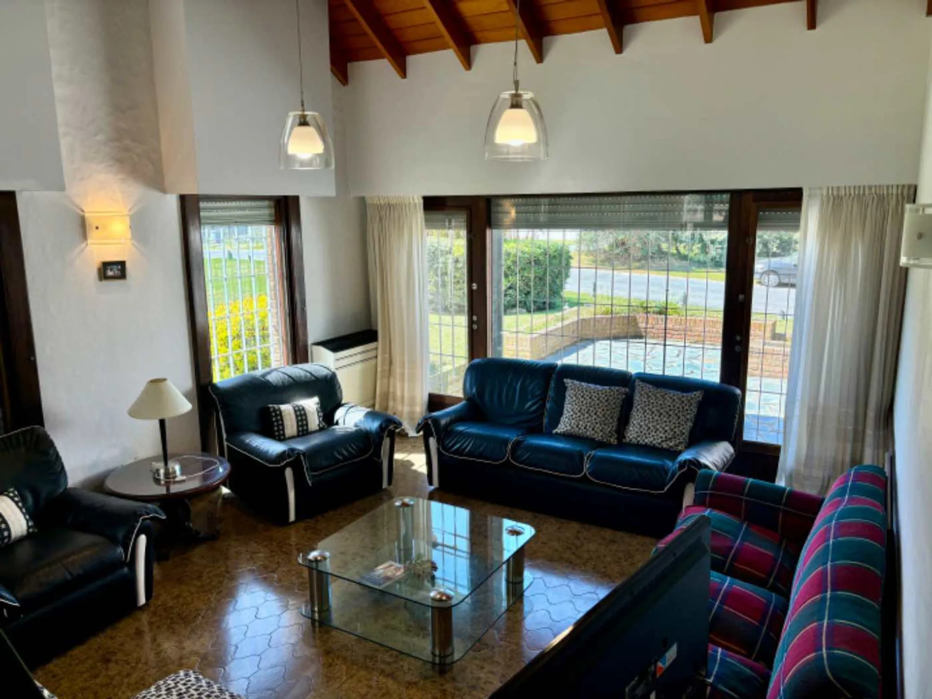 Venta casa en Pinamar a metros del mar 8 ambientes foto 5