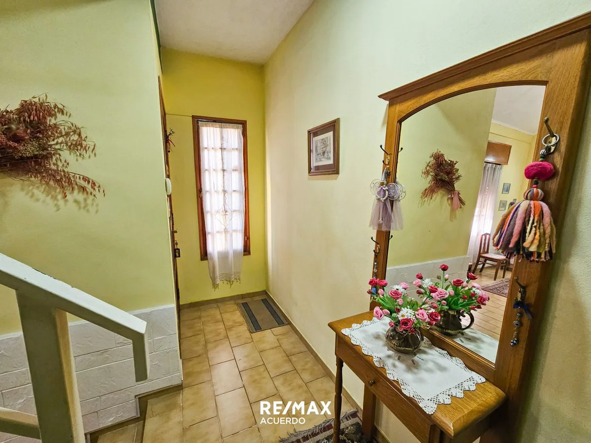 CASA TRES DORMITORIOS EN VENTA APTA CREDITO foto 5