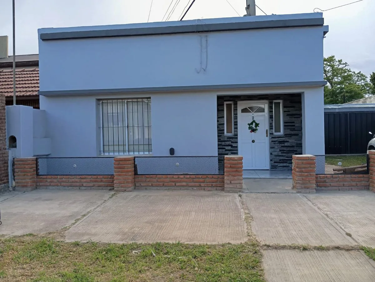 CASA EN VENTA 4 AMBIENTES CON GARAGE EN BALCARCE foto 2