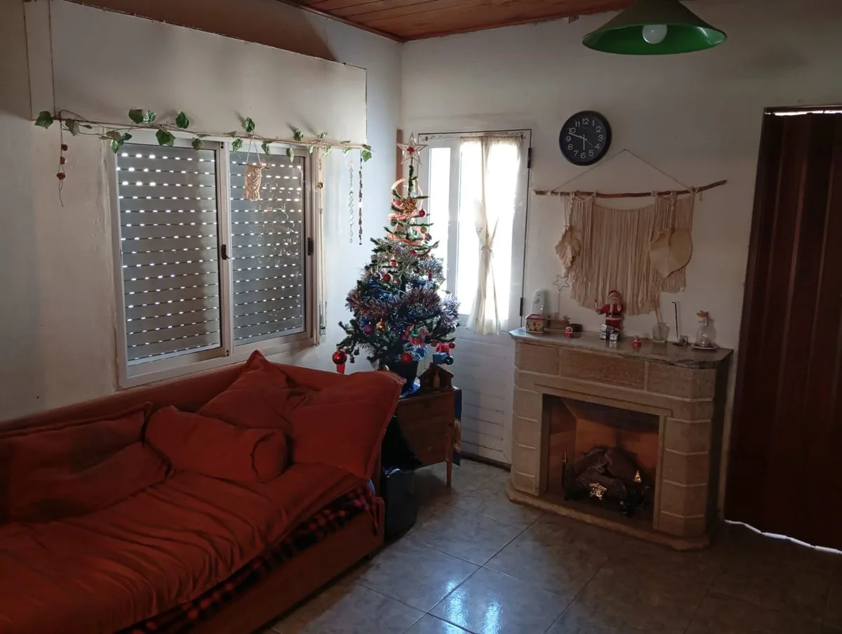 CASA EN VENTA 4 AMBIENTES CON GARAGE EN BALCARCE foto 3