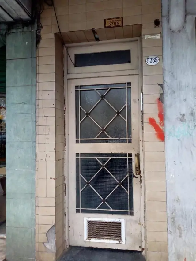 PH DE 2 AMBIENTES POR PASILLO EN AVENIDA ALBERDI CON PATIO