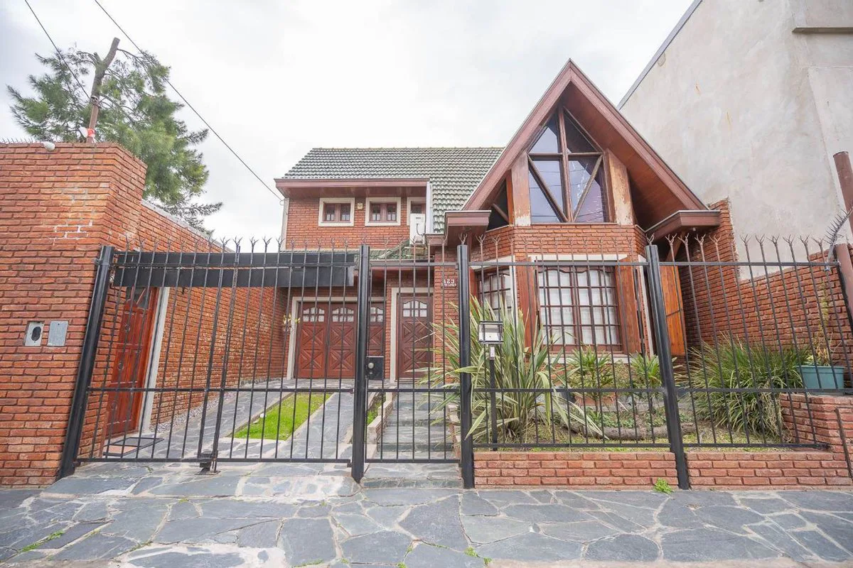 OPORTUNIDAD CASA C/ JARDIN QUINCHO BERNAL QUILMES foto 2