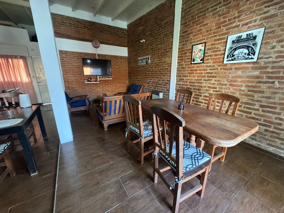 CASA EN VENTA TEMPERLEY REFACCIONADA A NUEVA foto 3