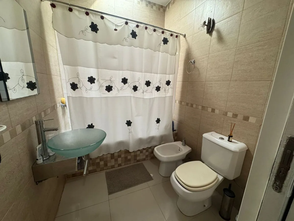 CASA EN VENTA TEMPERLEY REFACCIONADA A NUEVA foto 4