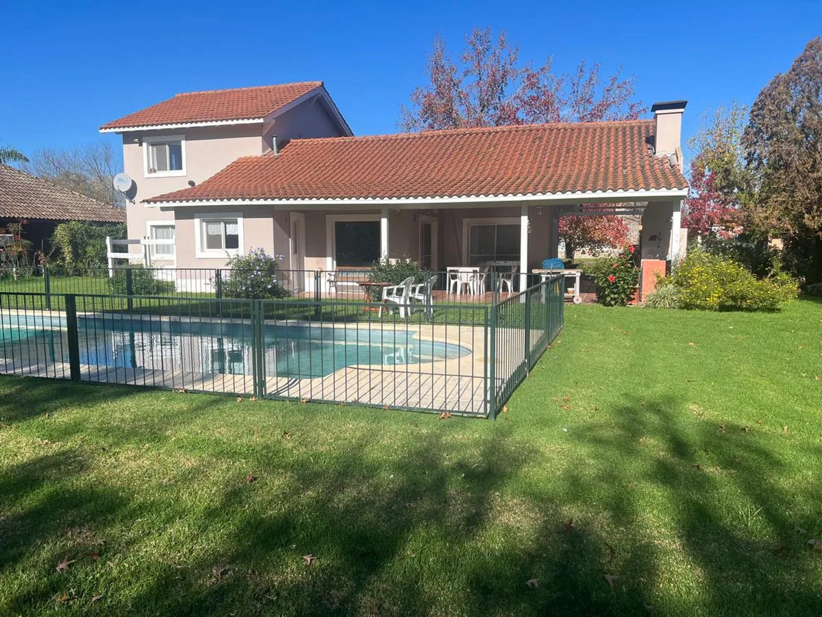 VENTA CASA 5 AMB CLUB DE CAMPO LOS PUENTES LUJAN foto 3