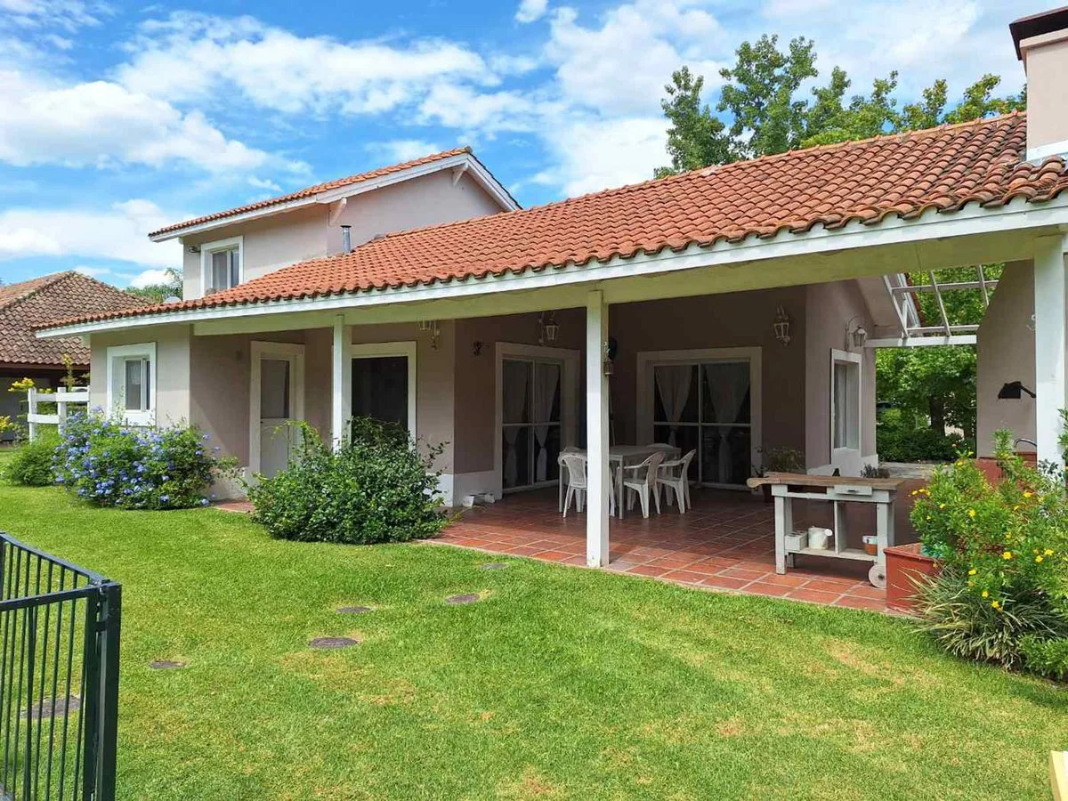 VENTA CASA 5 AMB CLUB DE CAMPO LOS PUENTES LUJAN foto 5