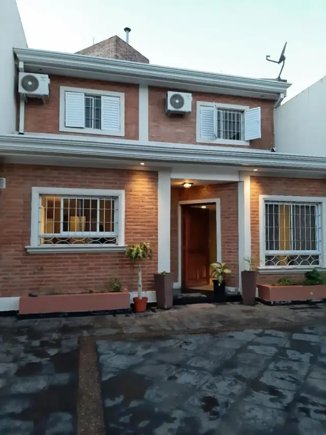 Casa 4 dormitorios venta, Barrio Bosque