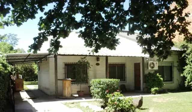 Hermosa Casa en Barrio Zapiola, con cercanía a Acceso Oeste